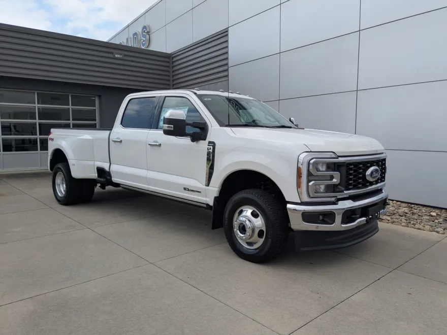 2025 Ford F-350 Lariat photo 1