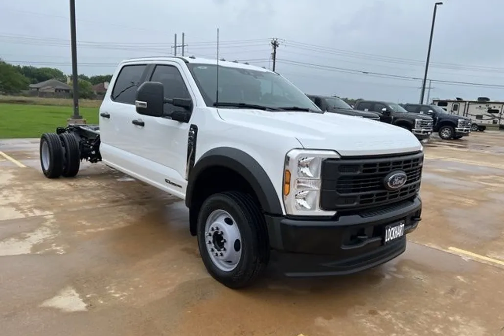 2025 Ford F-450 photo 1