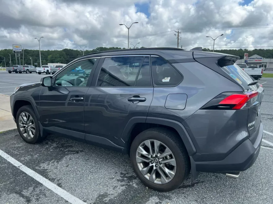 2024 Toyota RAV4 XLE Premium photo 1