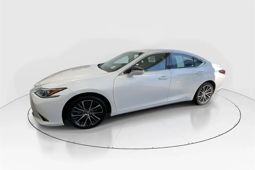2022 Lexus ES 300h photo 1