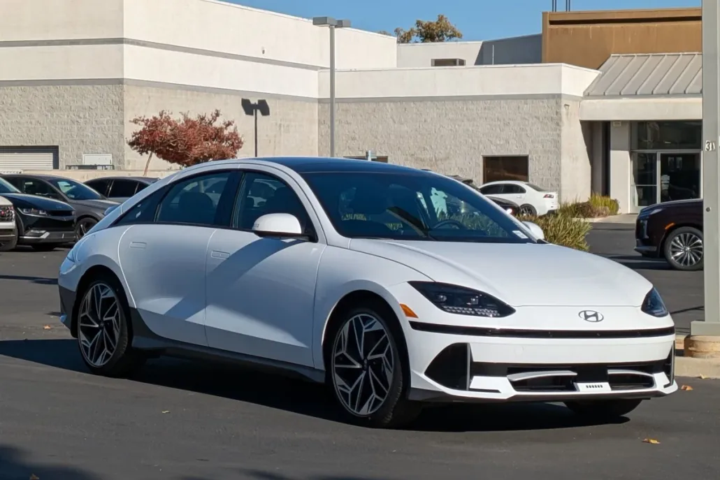 2024 Hyundai Ioniq 6 Limited photo 1