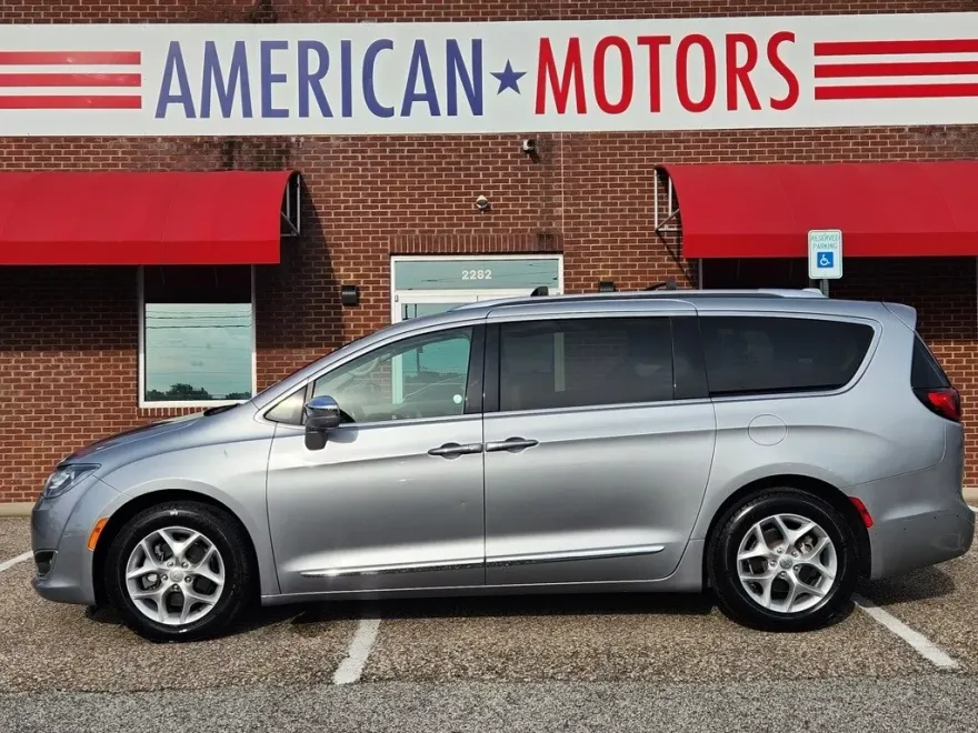 2020 Chrysler Pacifica Limited photo 1