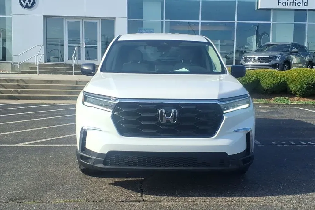 2023 Honda Pilot LX photo 1