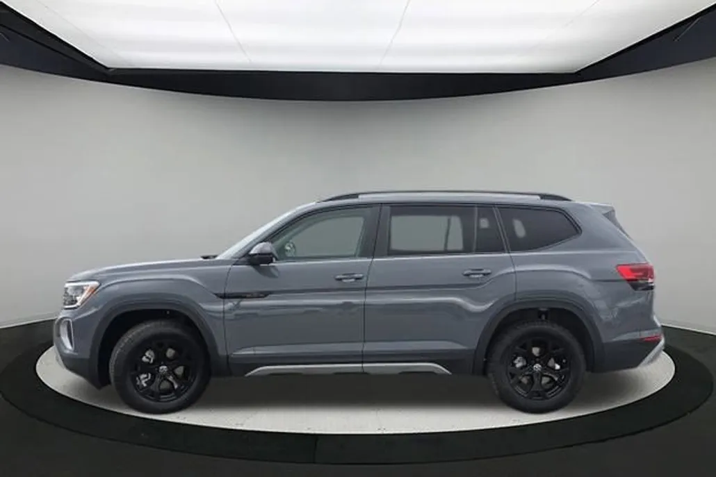 2025 Volkswagen Atlas Peak Edition SE photo 1