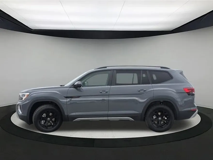 2025 Volkswagen Atlas Peak Edition SE photo 1