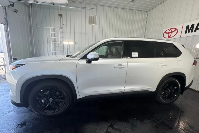 2026 Toyota Grand Highlander Platinum photo 1