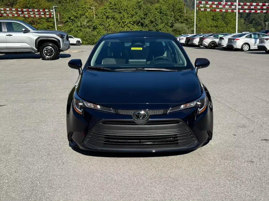 2026 Toyota Corolla LE photo 1