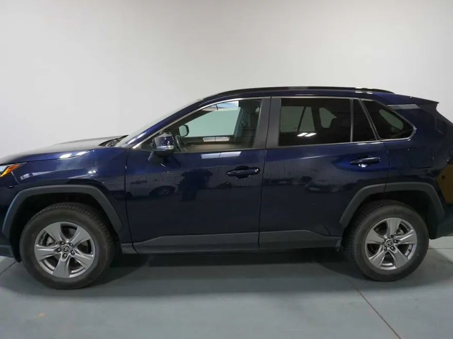 2023 Toyota RAV4 XLE photo 2