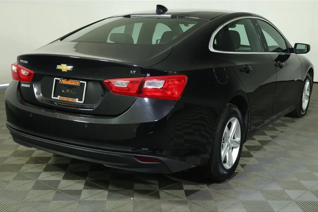 2024 Chevrolet Malibu 1LT photo 1