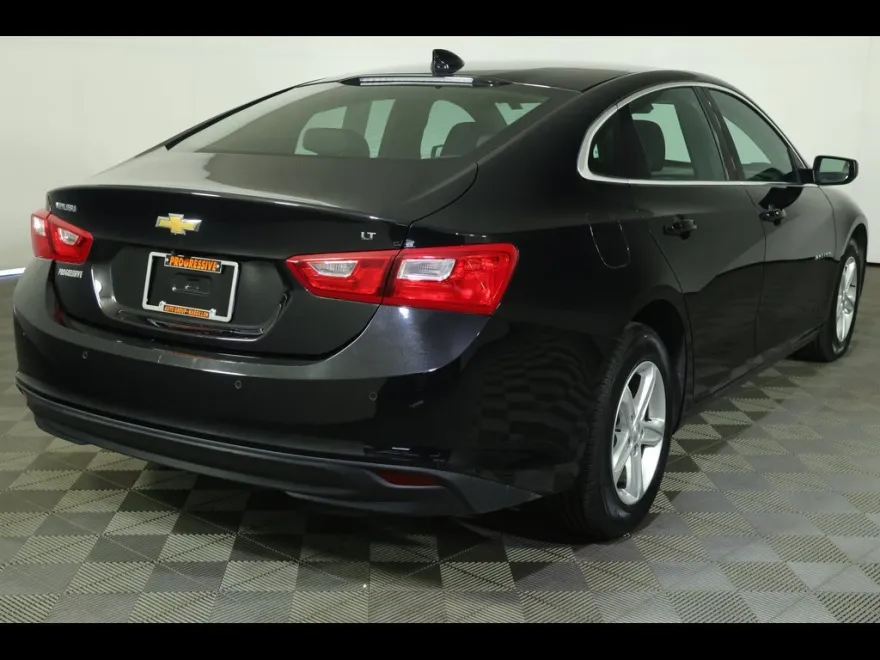 2024 Chevrolet Malibu 1LT photo 1