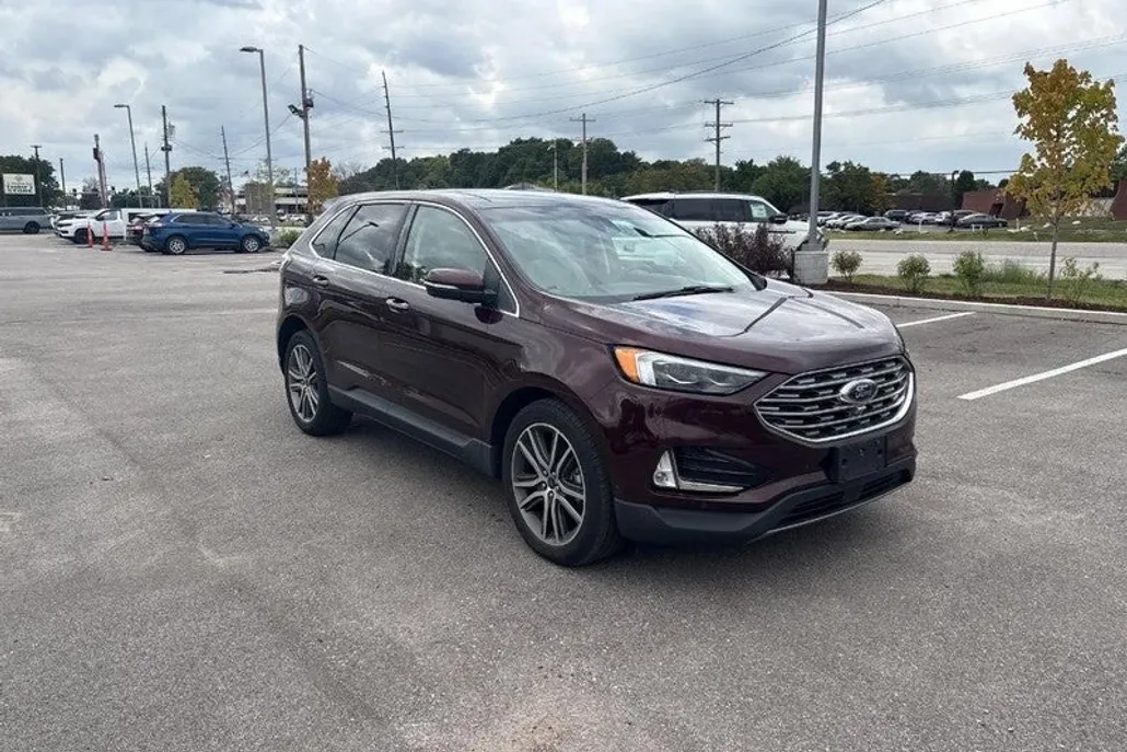 2019 Ford Edge Titanium photo 1
