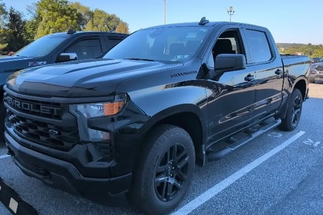 2024 Chevrolet Silverado 1500 Custom photo 1