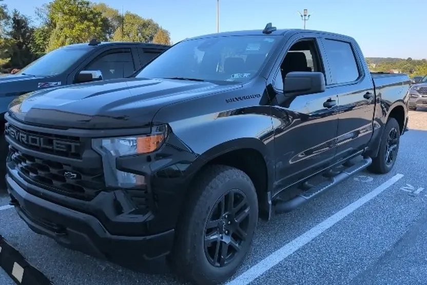 2024 Chevrolet Silverado 1500 Custom photo 1