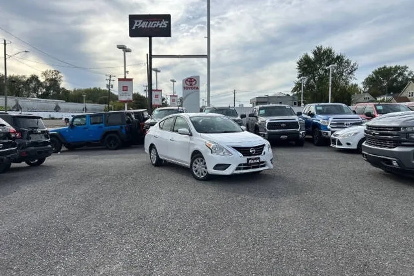 2019 Nissan Versa SV Sedan photo 1