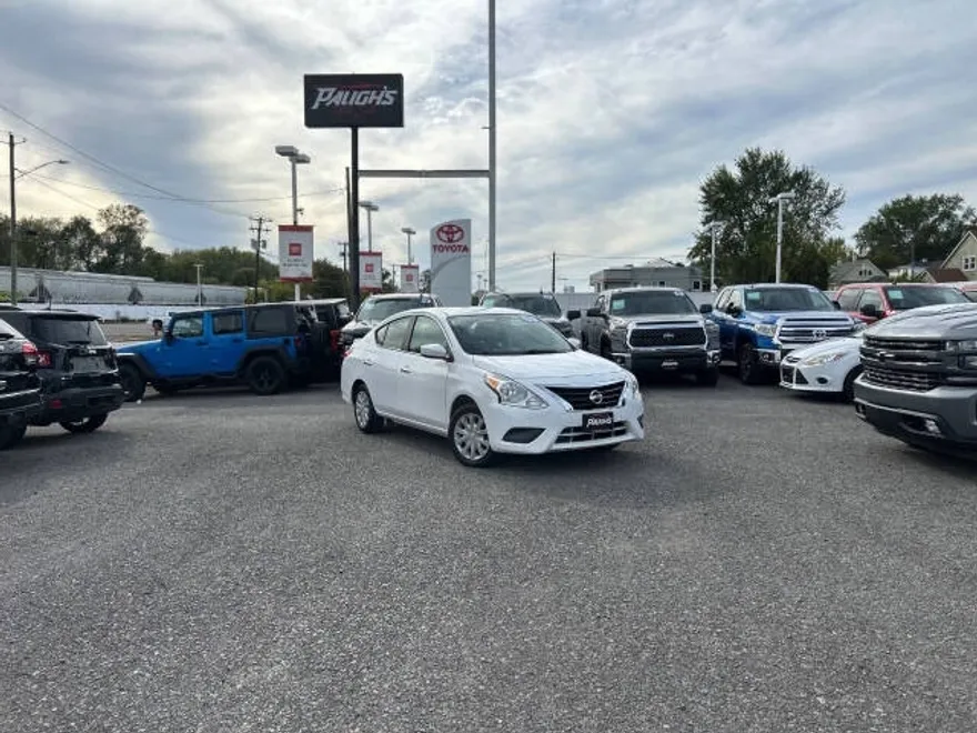 2019 Nissan Versa SV Sedan photo 1