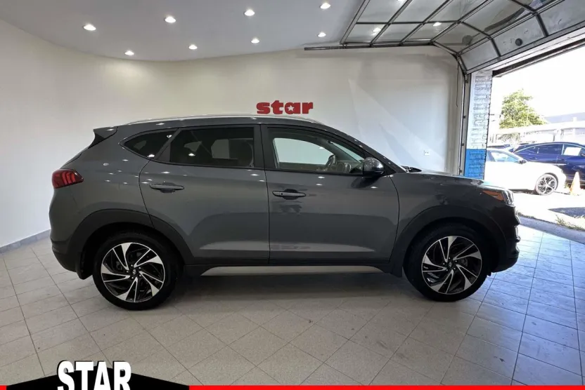 2019 Hyundai Tucson Sport photo 1