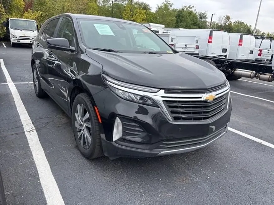 2022 Chevrolet Equinox LT photo 1