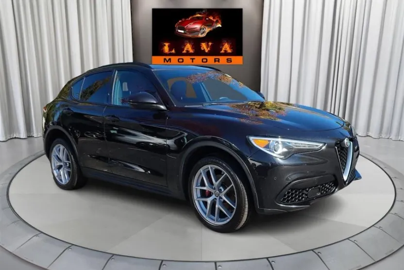 2018 Alfa Romeo Stelvio Ti Sport photo 1