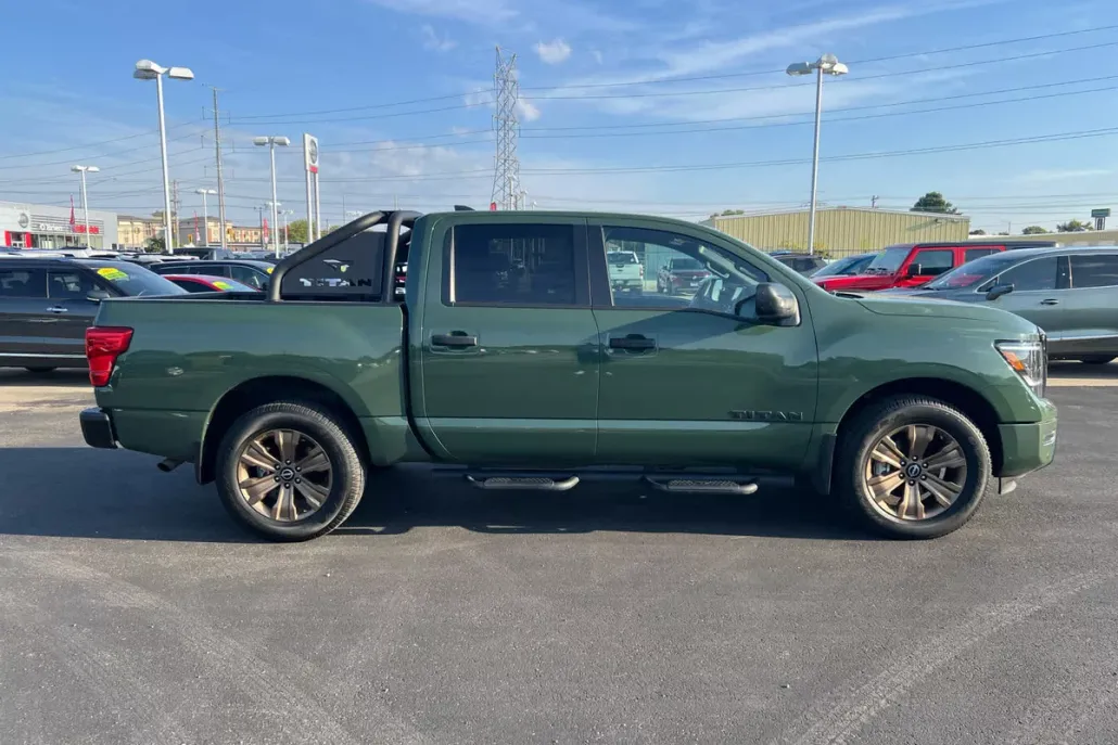 2024 Nissan Titan SV photo 1