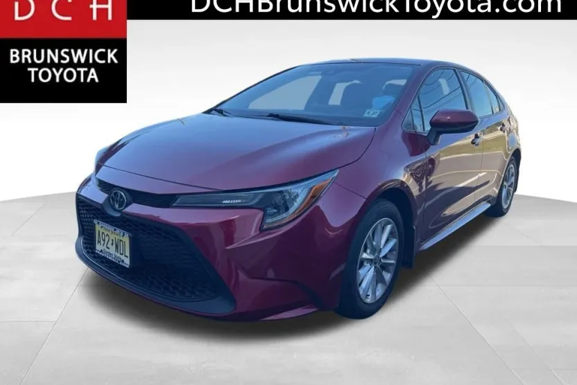 2022 Toyota Corolla LE photo 1