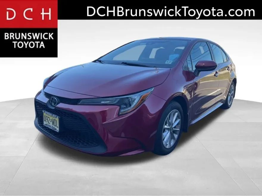 2022 Toyota Corolla LE photo 1