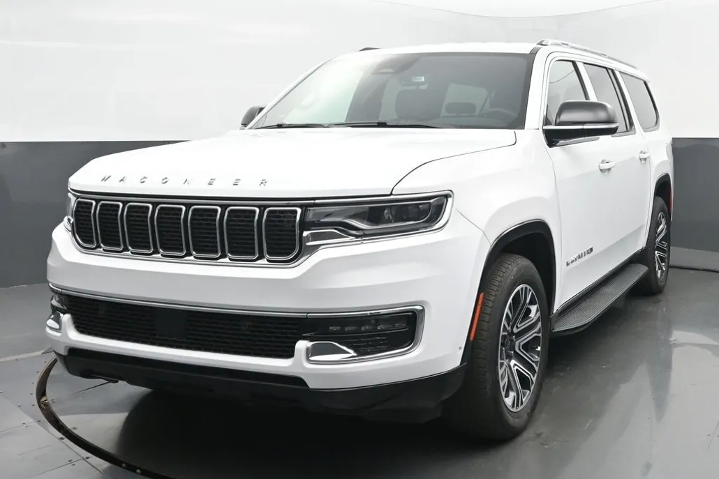 2024 Jeep Wagoneer L Series II photo 1