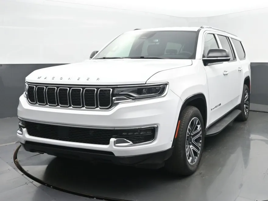 2024 Jeep Wagoneer L Series II photo 1