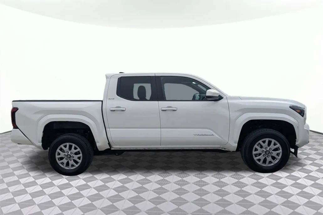 2024 Toyota Tacoma SR5 photo 1