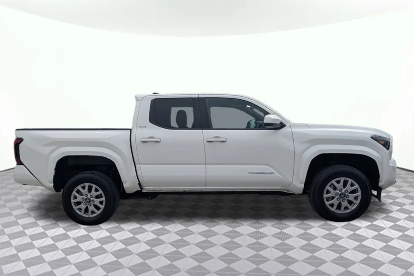 2024 Toyota Tacoma SR5 photo 1