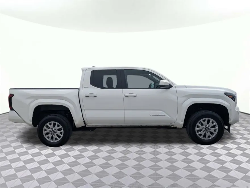 2024 Toyota Tacoma SR5 photo 1