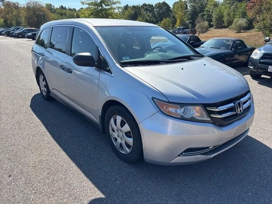 2014 Honda Odyssey LX photo 1