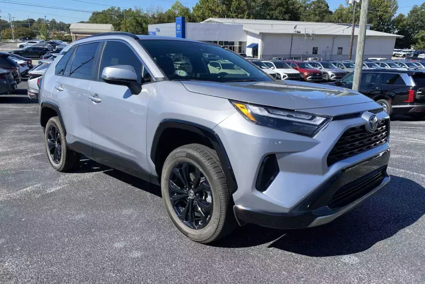 2022 Toyota RAV4 Hybrid SE photo 1