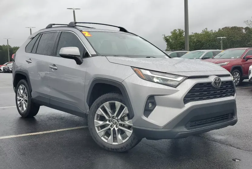 2022 Toyota RAV4 XLE Premium photo 1
