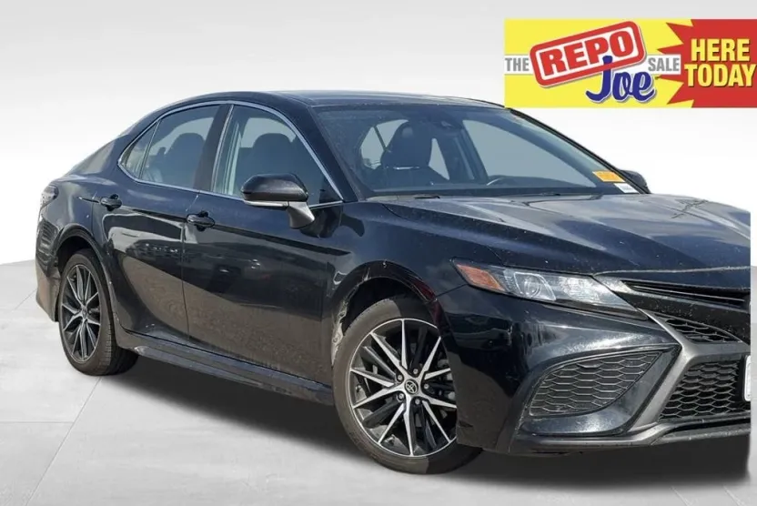 2023 Toyota Camry SE photo 1