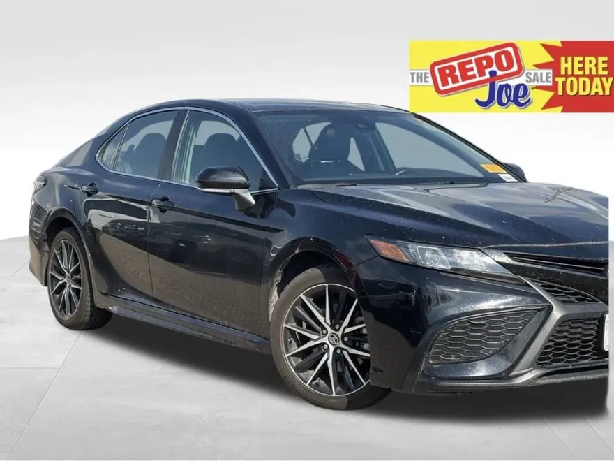2023 Toyota Camry SE photo 1