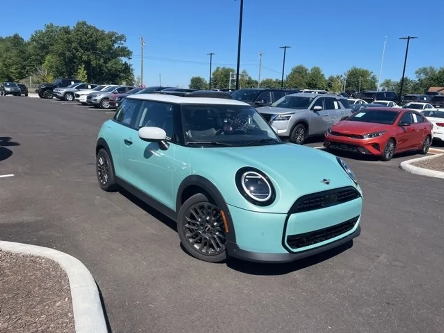2025 Mini Cooper 2 Door Hardtop Signature photo 1