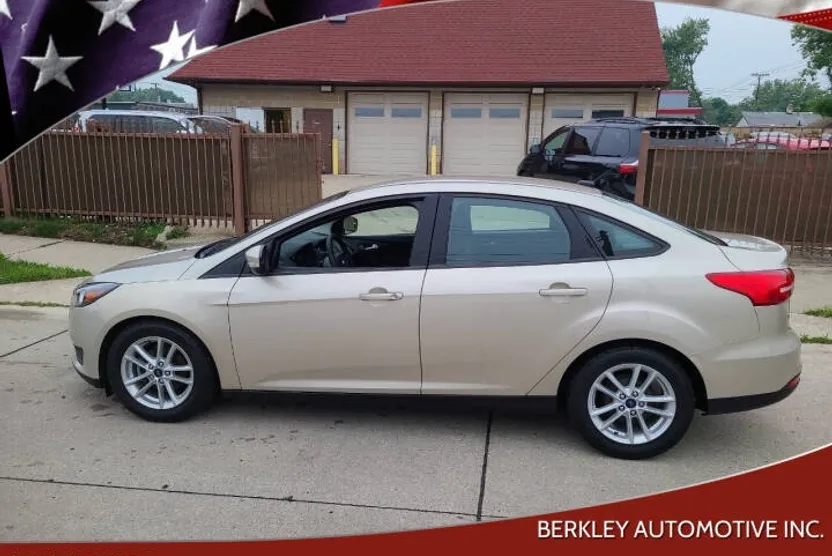 2017 Ford Focus Sedan photo 1