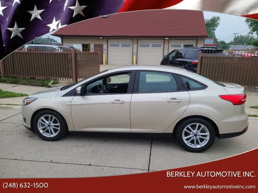 2017 Ford Focus Sedan photo 1