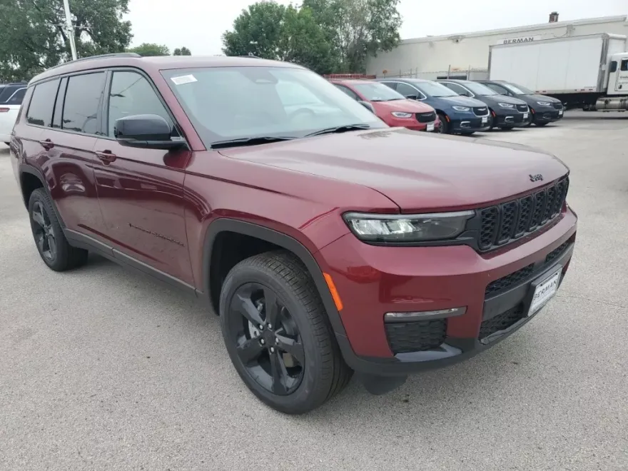 2025 Jeep Grand Cherokee Limited photo 1