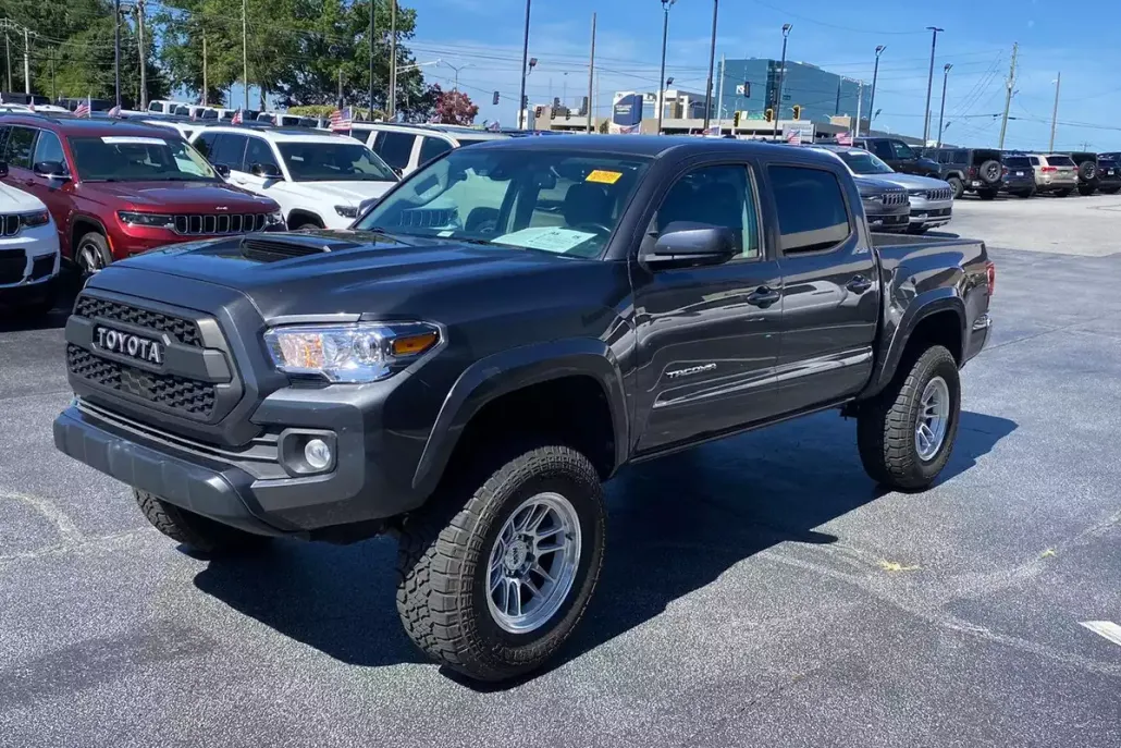 2020 Toyota Tacoma SR5 photo 1