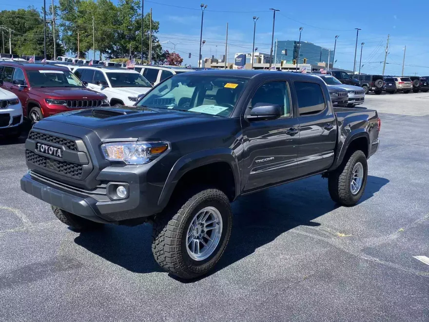 2020 Toyota Tacoma SR5 photo 1