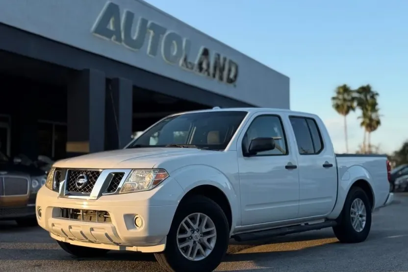2015 Nissan Frontier SV photo 1