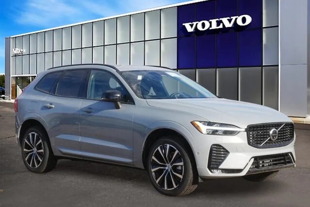 2025 Volvo XC60 B5 Plus photo 1