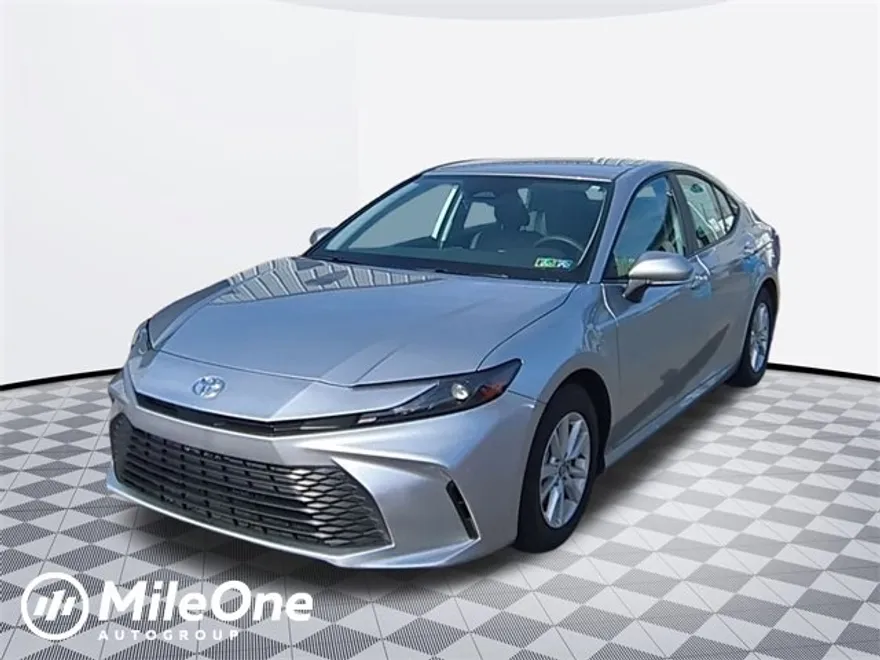 2025 Toyota Camry LE photo 1