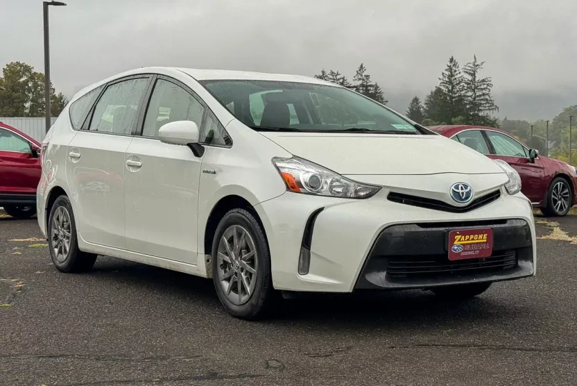 2017 Toyota Prius V Four photo 1