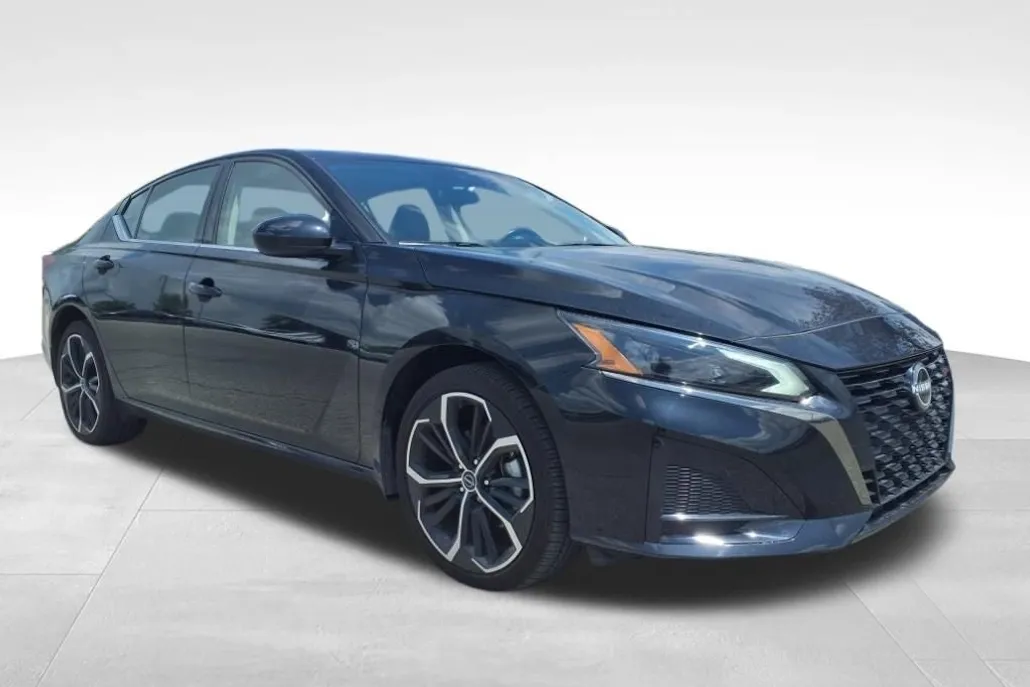 2024 Nissan Altima 2.5 SR photo 1