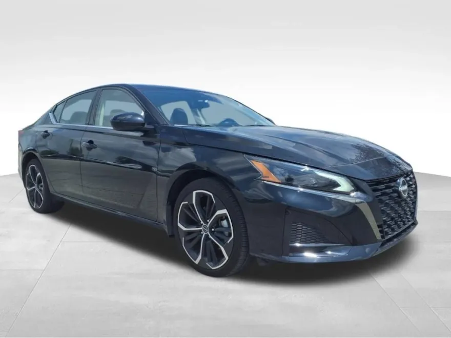 2024 Nissan Altima 2.5 SR photo 1
