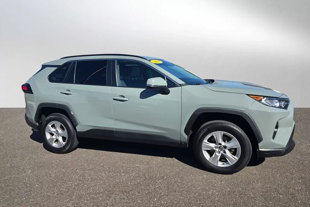2021 Toyota RAV4 XLE photo 1