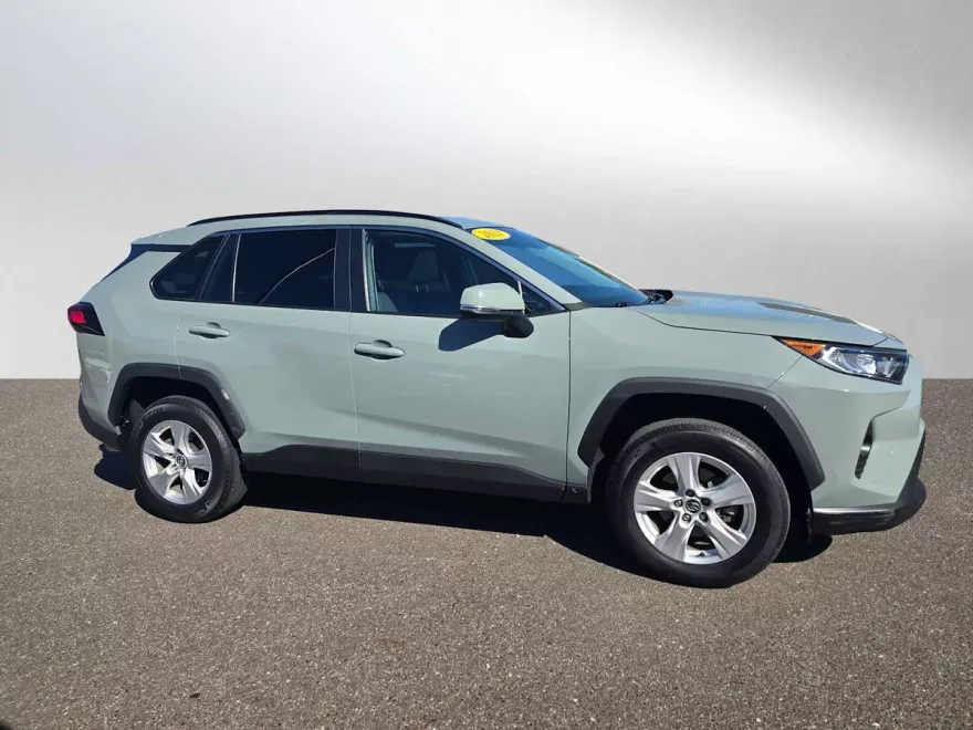 2021 Toyota RAV4 XLE photo 1