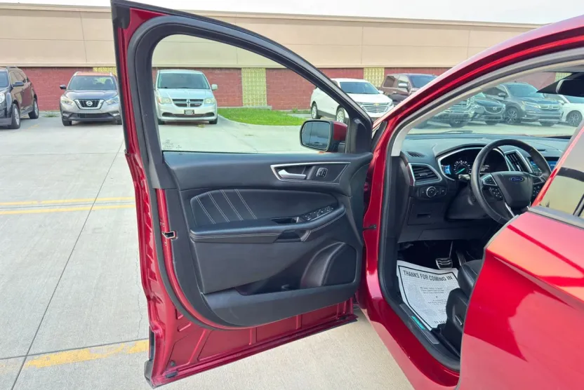 2016 Ford Edge Sport photo 1